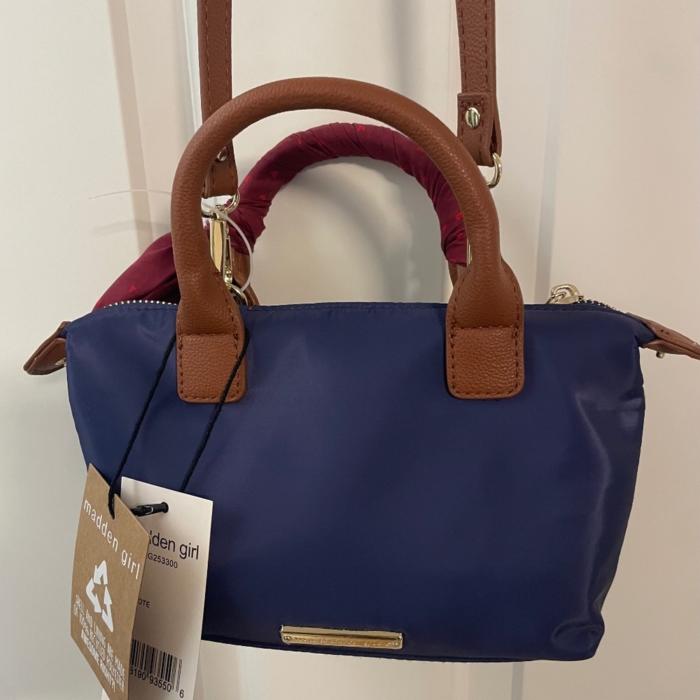 Madden Girl Mini Tote Navy with Tan Straps New with Tags (NWT) w Bag Charms - Picture 4 of 8